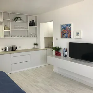 https://sea-view-makenzi.protaras-cy-hotels.com